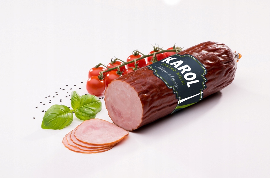 kiełbasa krakowska pokrojona w plasterki